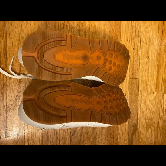 Reebok Classic White Runners gum sole - Picture 3 of 4